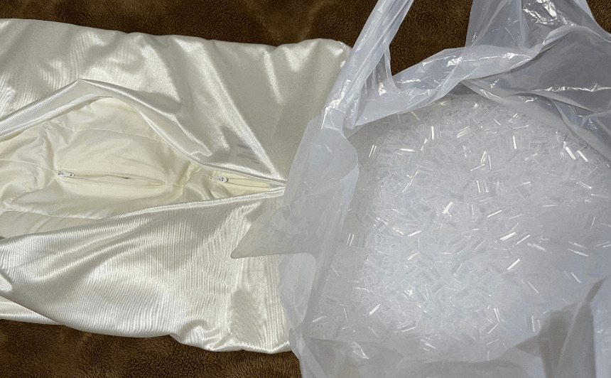 枕からパイプを取り除いた写真